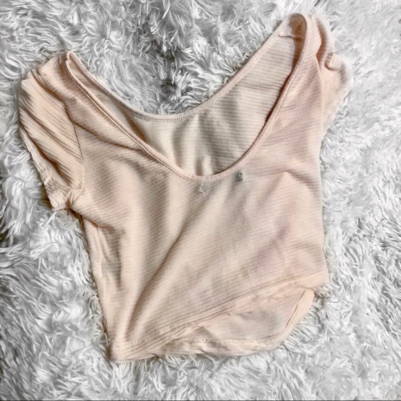 Brandy Melville | Light Pink Giselle Crop Top - Picture 3 of 4